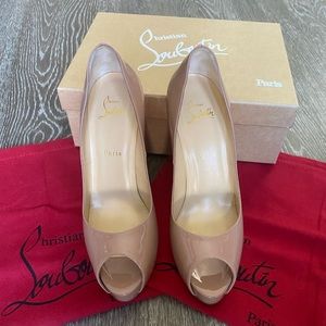 “New Very Prive” nude patent leather Christian Louboutin pumps